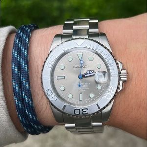 40mm stainless steel seiko mod diver watch.